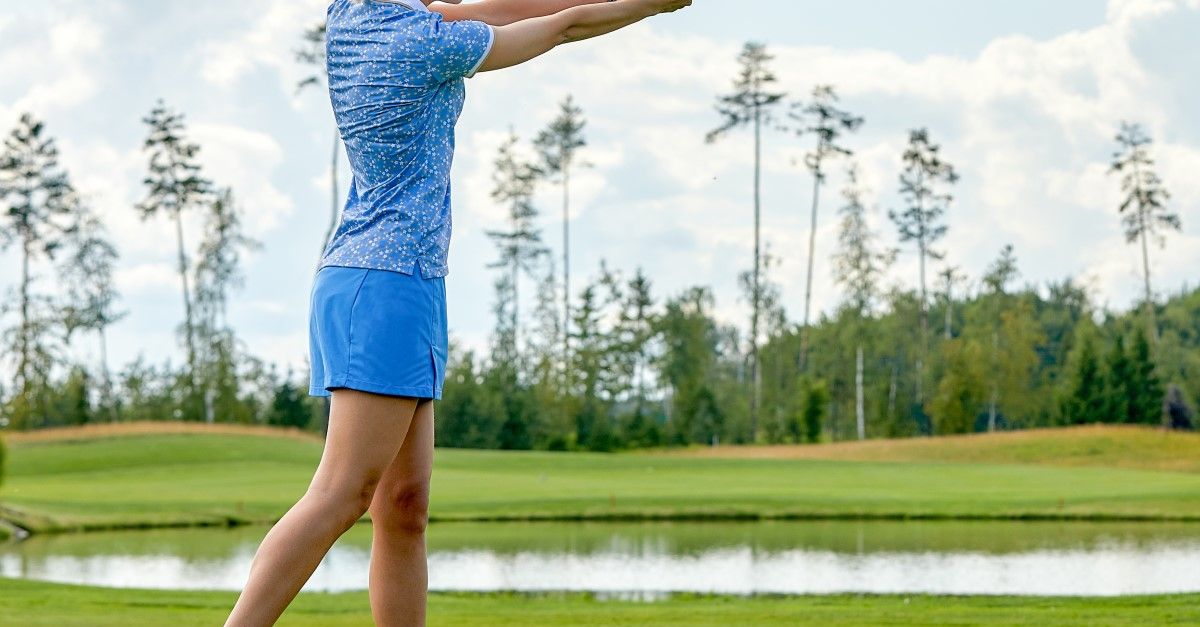 ゴルフウェアはレディースセットアップがおすすめ！おしゃれに着こなす