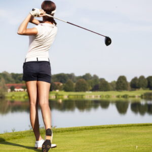 ゴルフウェアを着こなそう レディースセットアップやコーデの選び方を解説