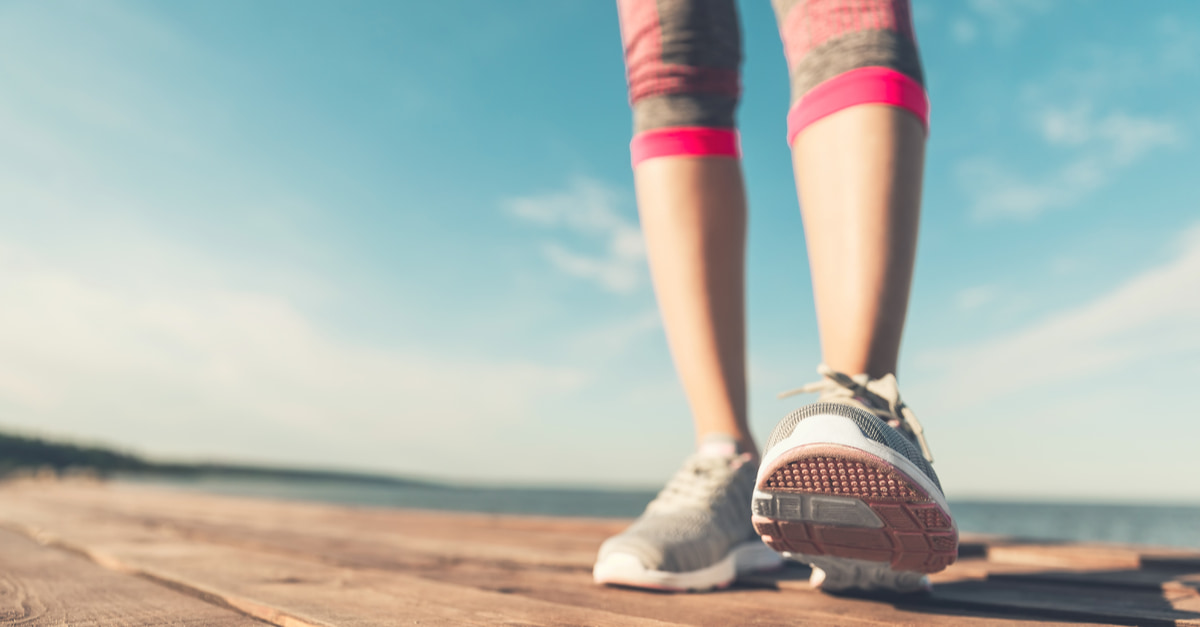 夏のウォーキングは服装が大事 ウォーキングウェアは上下セットで快適に