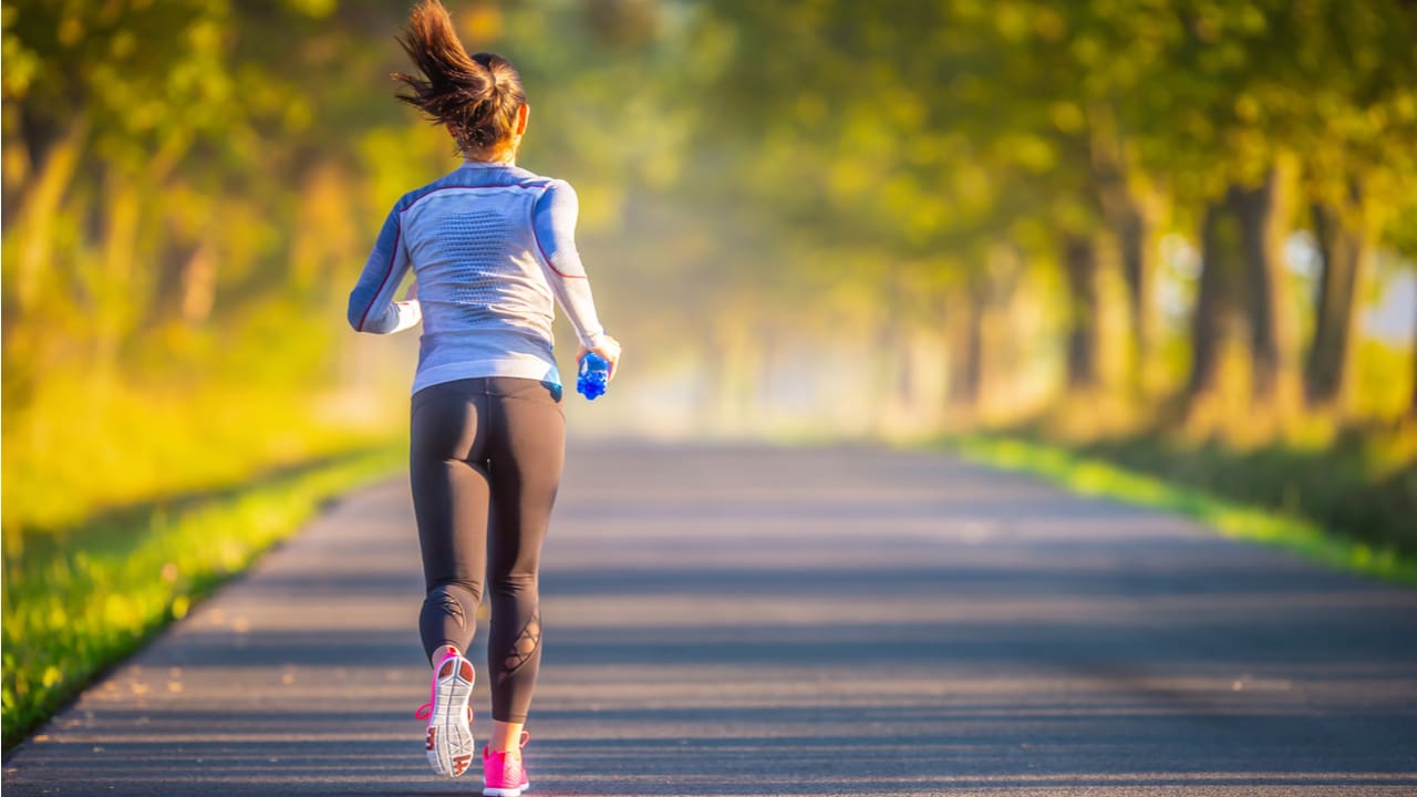 ランニングウェアのパンツは何を選ぶ 夏におすすめのランニングパンツとは