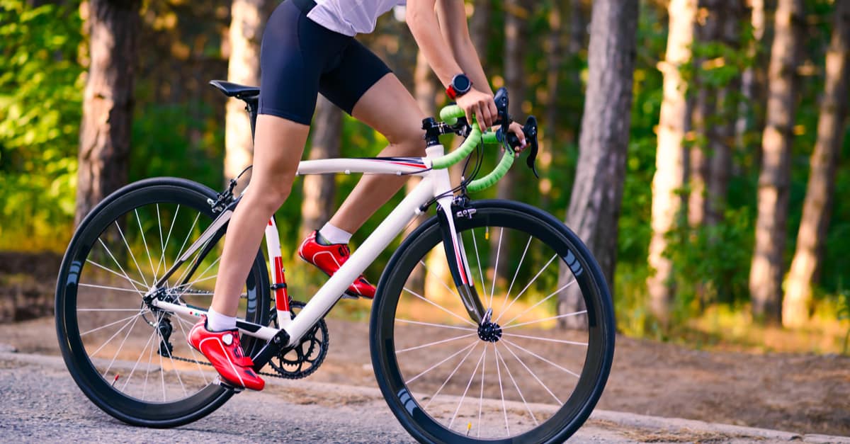 夏のサイクルウェアの服装は 半袖 長袖 パンツなど