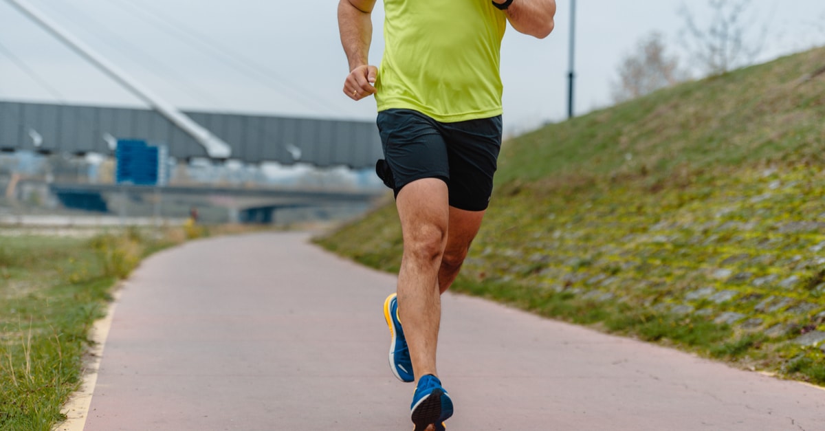 ランニングウェアの選び方は 初心者におすすめの上下セットや人気メンズコーデも紹介 ランニングウェアの選び方は 初心者におすすめの上下セットや人気メンズコーデも紹介
