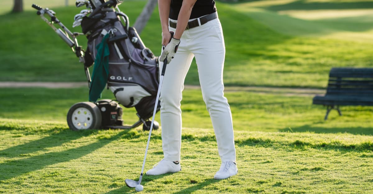 夏のレディースゴルフウェアの種類は パンツとスカートはとちらが良いのか