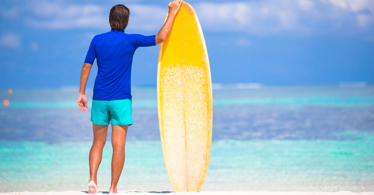 スイムウェア 水着 の上下をそろえよう メンズラッシュガードの特徴やメリットとは