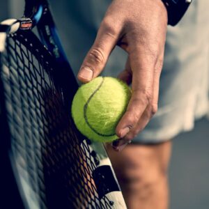 テニスウェアのおすすめコーデ 冬用ウェアの選び方や初心者がそろえたいアイテムは 21年版