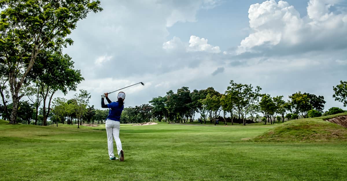 雨でもレディースゴルフウェアをおしゃれに着こなそう 服装選びやコーデのコツは 雨でもレディースゴルフウェアをおしゃれに着こなそう 服装選びやコーデのコツは