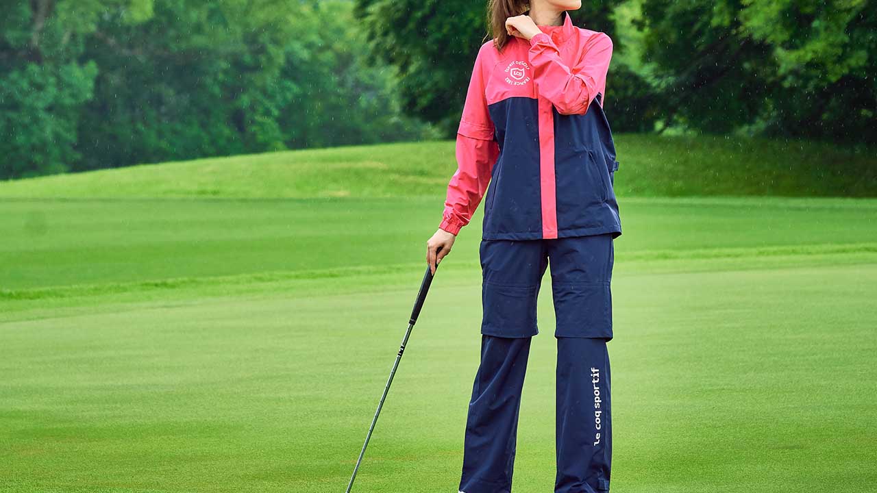 ゴルフのレインウェアは耐⽔性＆ストレッチ性で選ぼう！⾬のゴルフを快適に