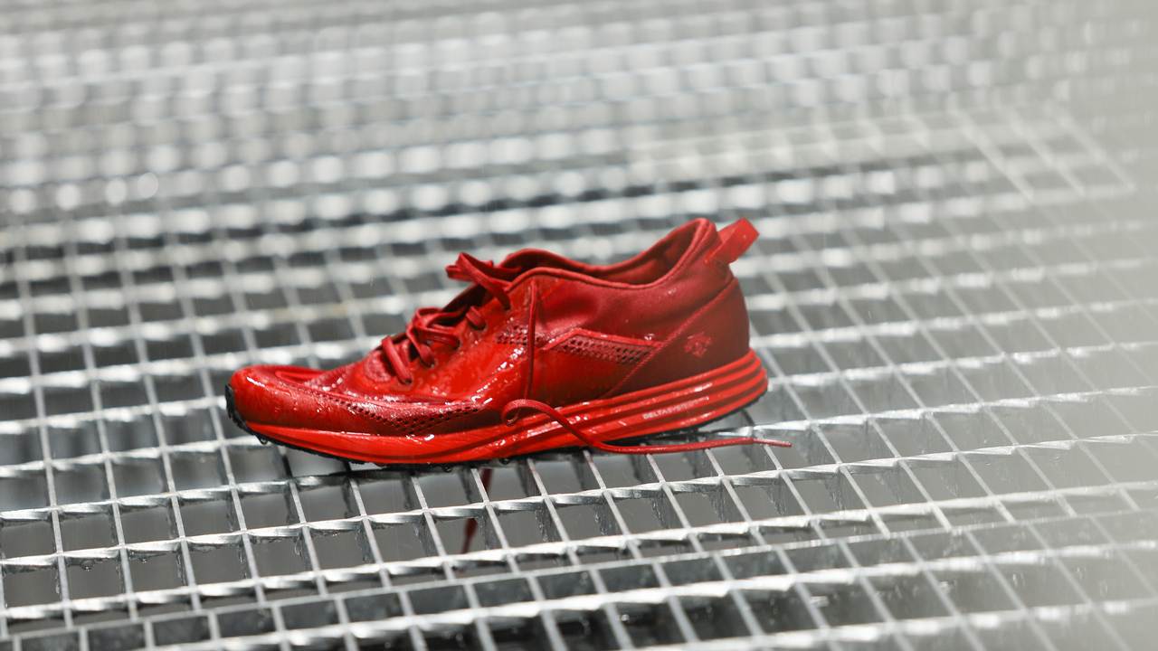 DESCENTE - 新品27 DESCENTE デサント　DELTA TRI OP    HT801 Amazon | [デサント] 世界陸連公認【20年秋冬モデル