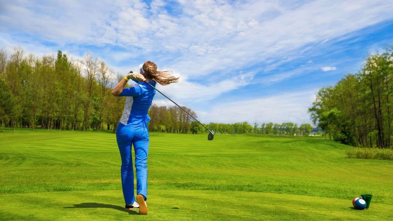 ゴルフウェアのおすすめコーデは？着こなしポイントや服装のルールを