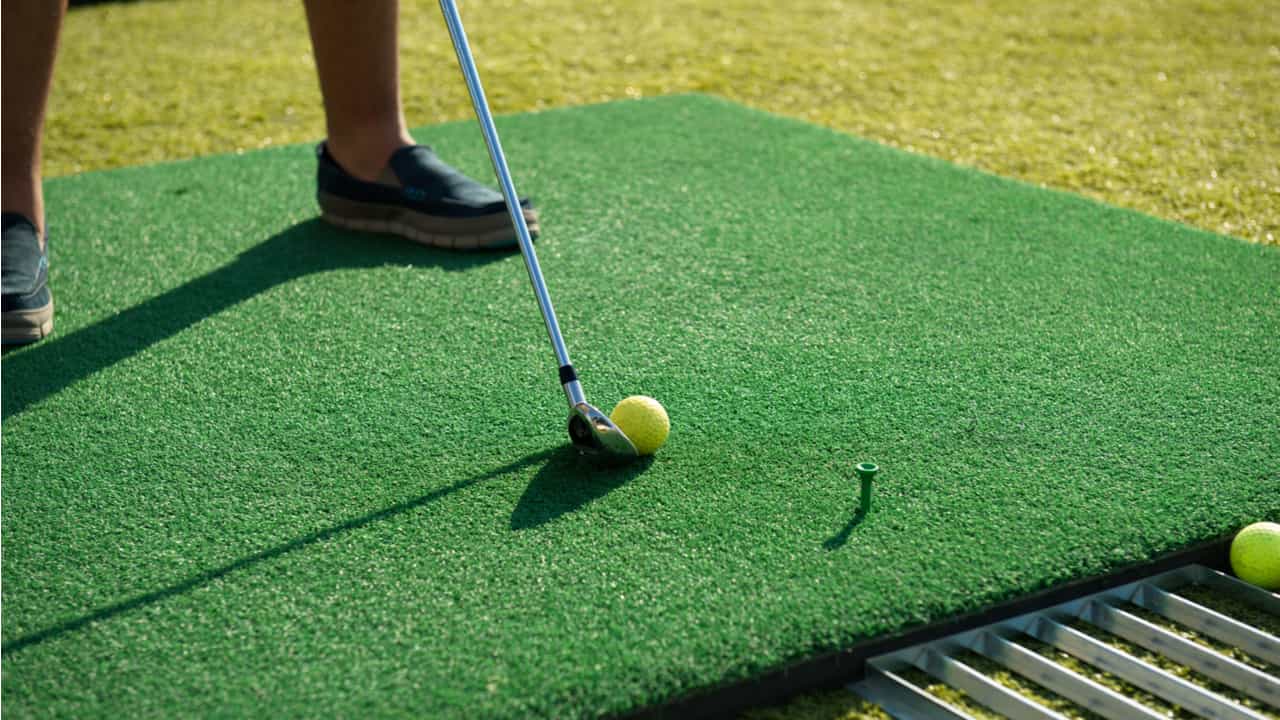 夏は短パンで快適に メンズゴルフウェア パンツ選びのポイントは 夏は短パンで快適に メンズゴルフウェア パンツ選びのポイントは