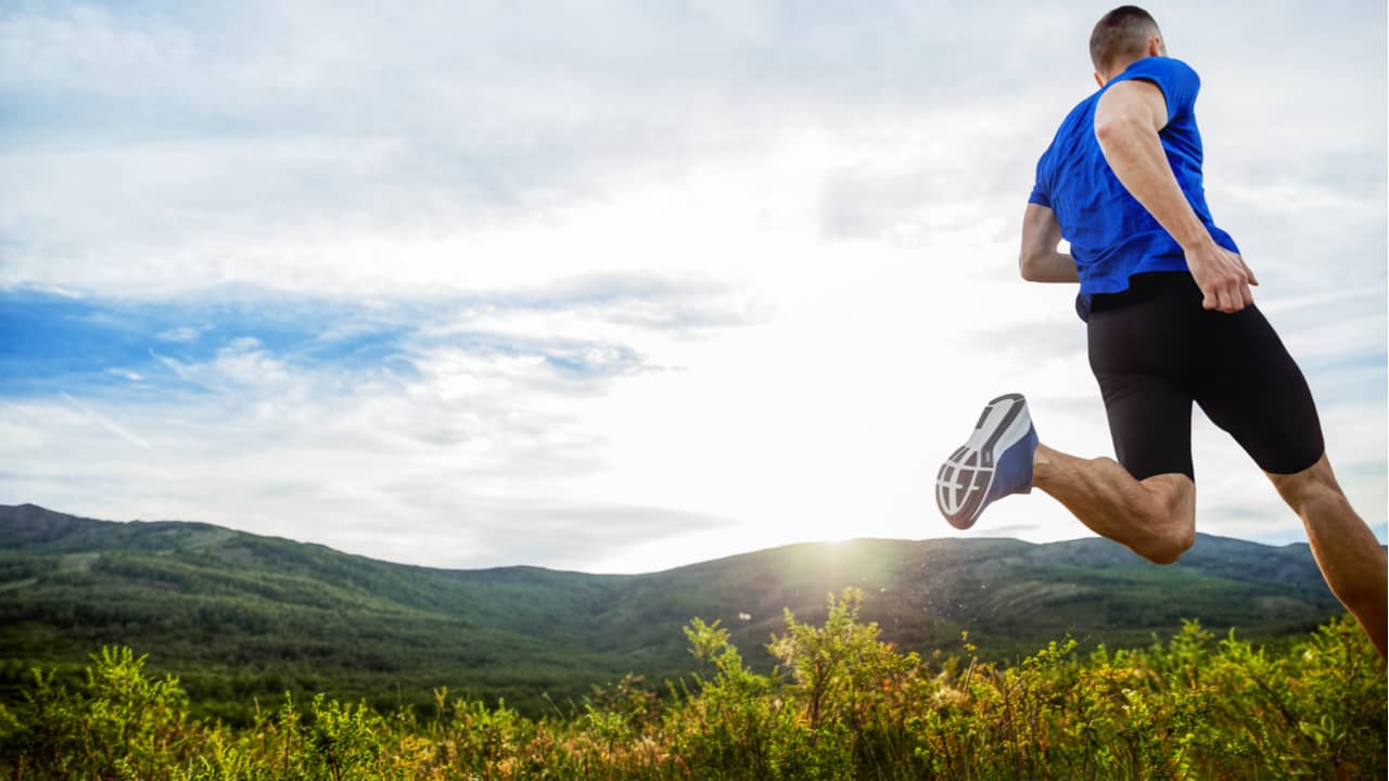 夏のランニングウェアでおすすめの素材は？特徴や選び方を紹介