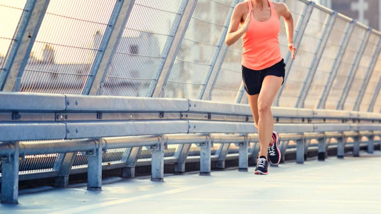 レディースランニングウェアは上下セットがおすすめ！選び方やポイント