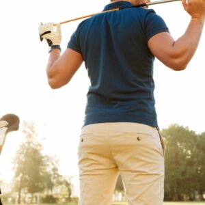 ゴルフウェアでおしゃれな着こなしを 初心者におすすめメンズコーデやベスト パンツの選び方 ゴルフウェアでおしゃれな着こなしを 初心者におすすめメンズコーデやベスト パンツの選び方
