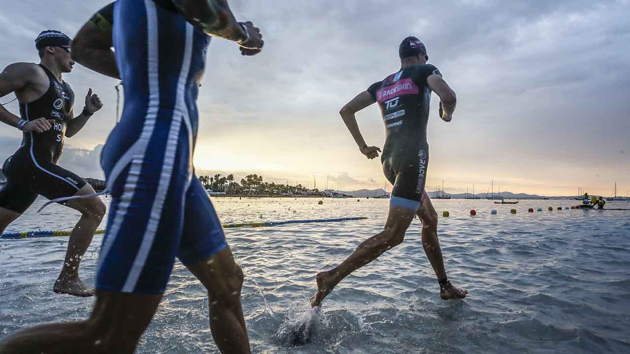 過酷なスポーツと言われる「トライアスロン」の魅力とは？3児の母で