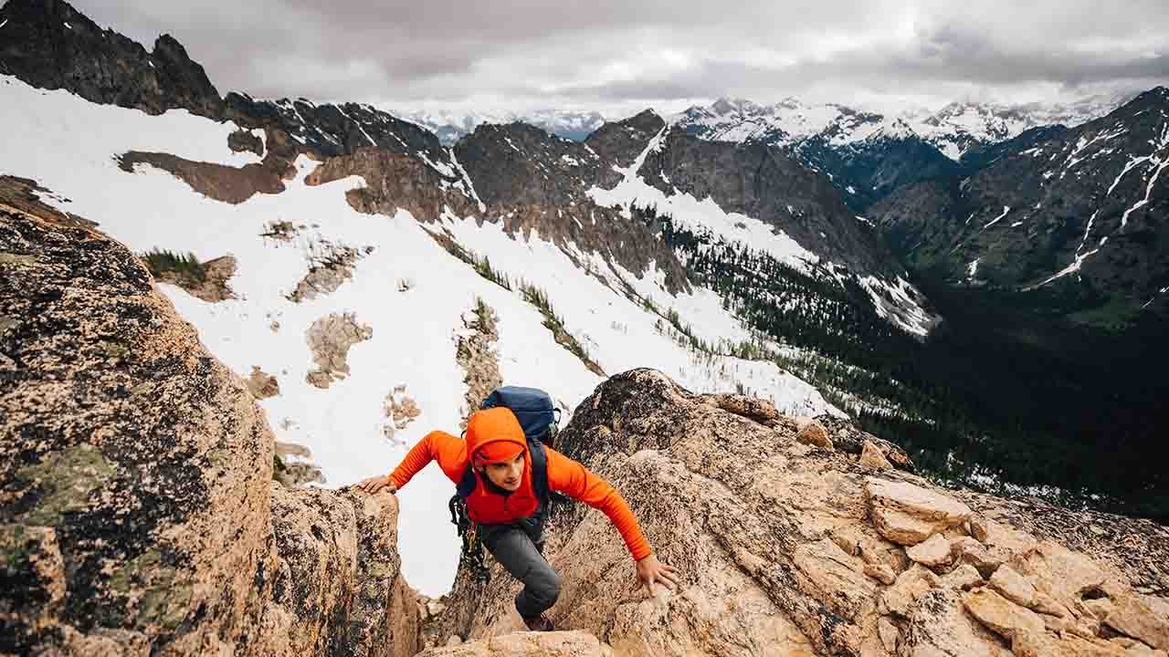 アウトドアにおすすめの服装は アウトドアウェアを選ぶポイントを紹介