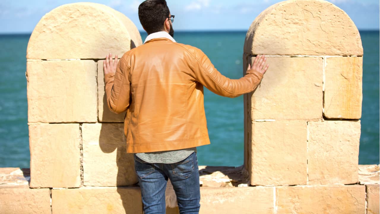 メンズジャケットはどう選ぶ ジャケットをカジュアルに着こなす おすすめメンズコーデ