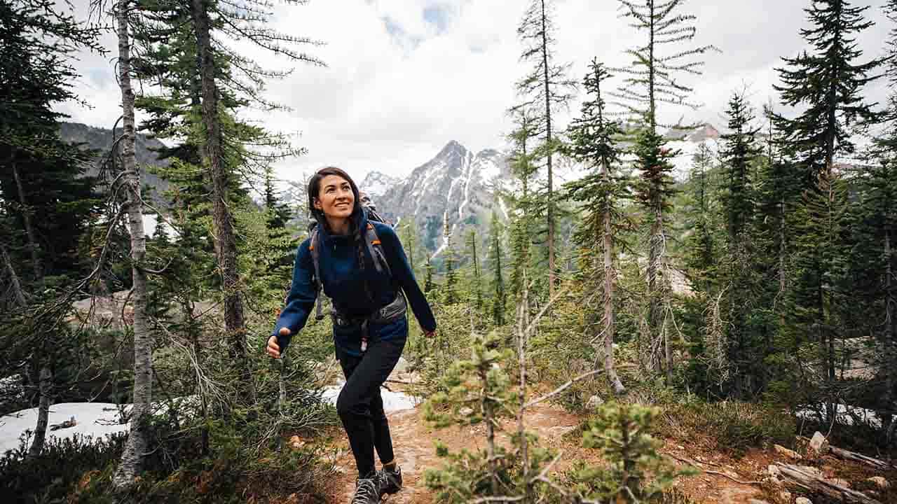 レディース用アウトドアウェアの選び方は 着こなしのポイントもチェック