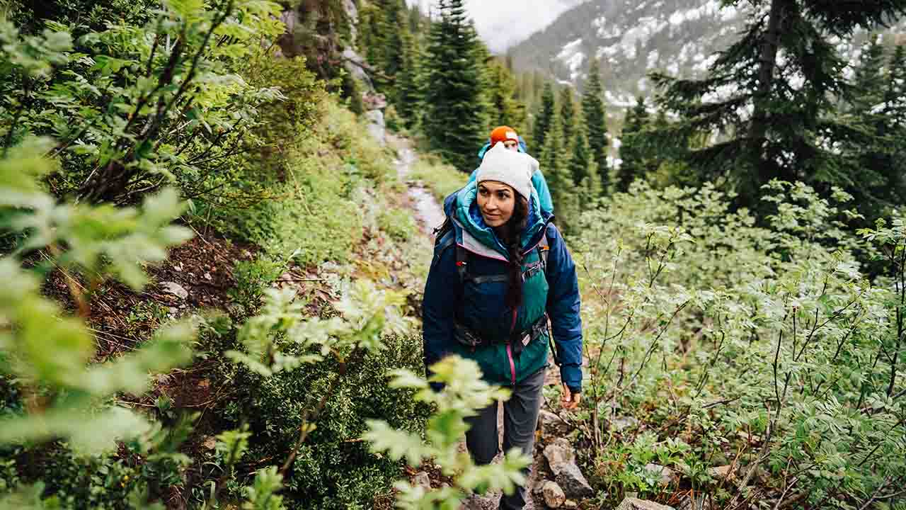レディース用アウトドアウェアの選び方は 着こなしのポイントもチェック