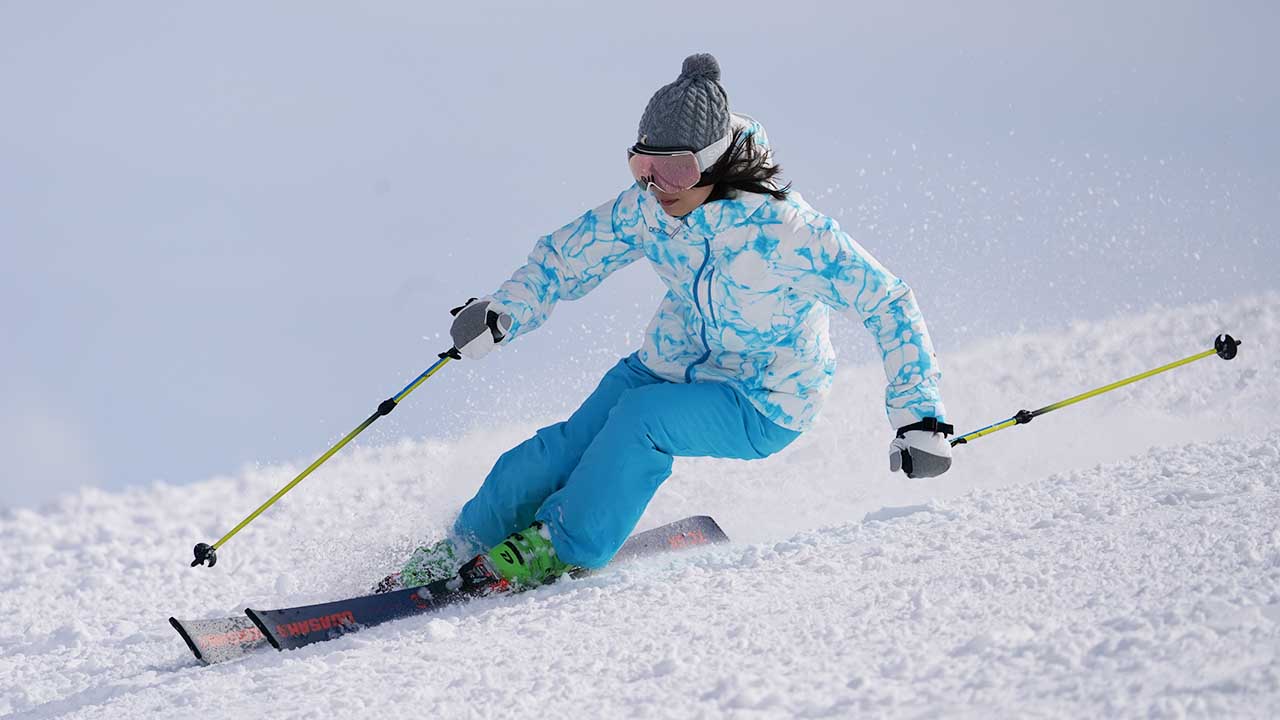 レディース用スキーウェアの選び方！女性向けのおしゃれな着こなしのコツ
