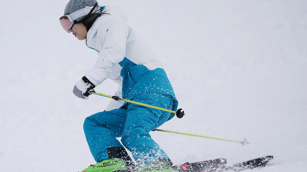 レディース用スキーウェアの選び方！女性向けのおしゃれな着こなしのコツ