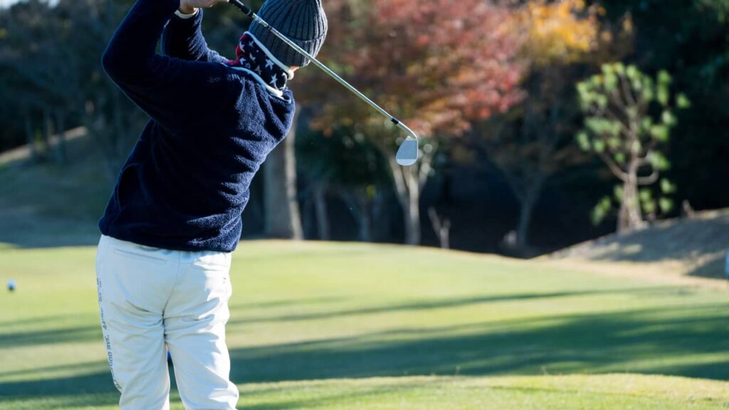 冬のゴルフウェアはどう選ぶ？冬に必要な機能性やおすすめのゴルフウェア