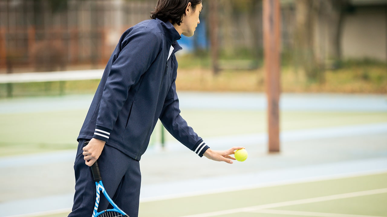 テニスウェアで冬におすすめの服装は 長袖や長ズボンで試合に出られる