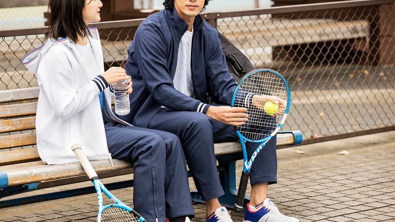 テニスウェアで冬におすすめの服装は 長袖や長ズボンで試合に出られる