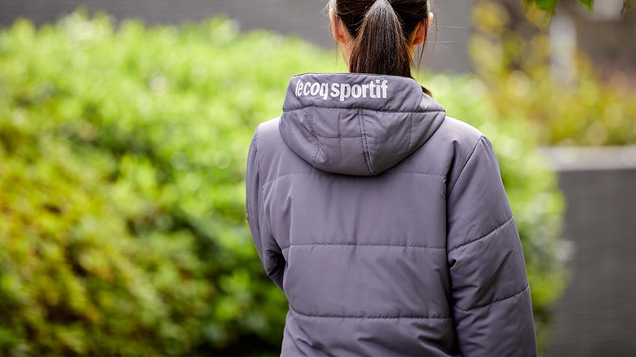 レディースダウンジャケットのおしゃれコーデとは？着回しのコツや