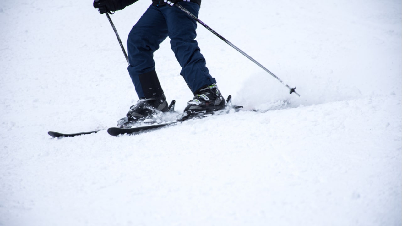 スキーウェアのパンツの選び方について紹介