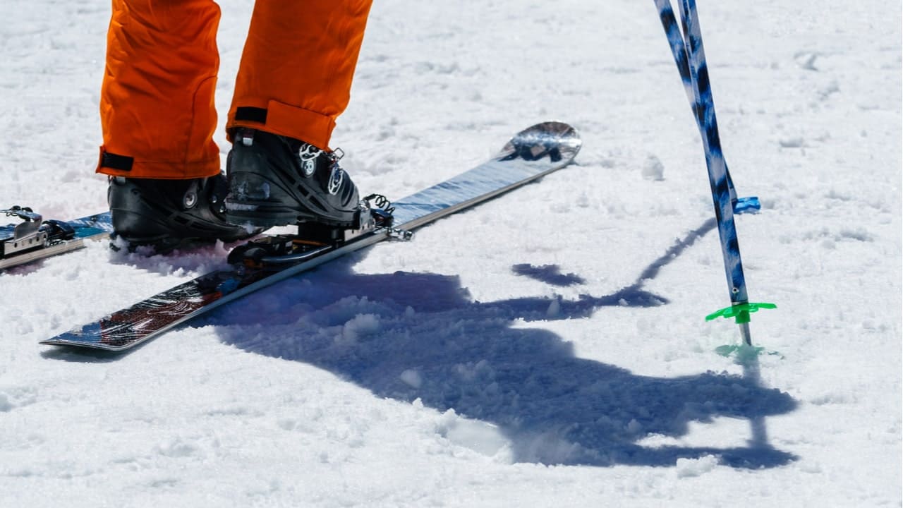 スキーウェアのパンツの選び方について紹介