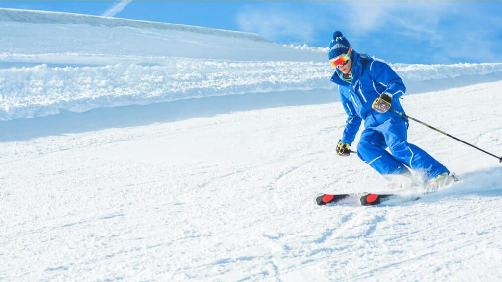 スキーウェアは上下セットアップと上下別、どちらがおすすめ？