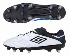 2つのロゴを剥ぎ取ってまで インサイドの感覚 を追求した パスサッカーに相応しい最新鋭スパイク 2つのロゴを剥ぎ取ってまで インサイドの感覚 を追求した パスサッカーに相応しい最新鋭スパイク