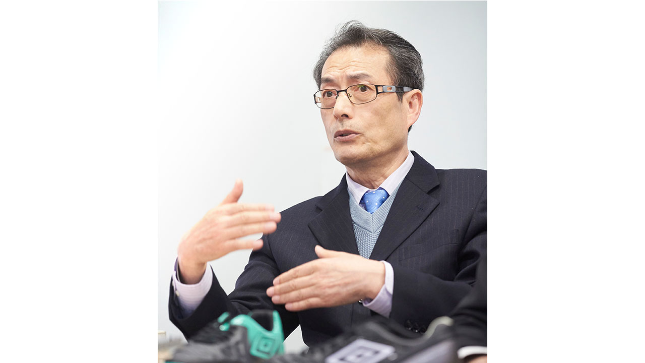 足裏革命 アンブロスパイクが人工芝の熱から足裏を守る Gaina共同開発秘話 特別対談 足裏革命 アンブロスパイクが人工芝の熱から足裏を守る Gaina共同開発秘話 特別対談