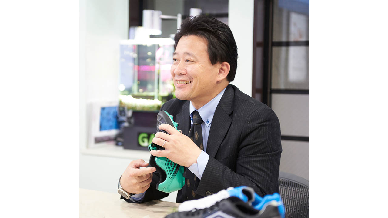足裏革命 アンブロスパイクが人工芝の熱から足裏を守る Gaina共同開発秘話 特別対談 足裏革命 アンブロスパイクが人工芝の熱から足裏を守る Gaina共同開発秘話 特別対談