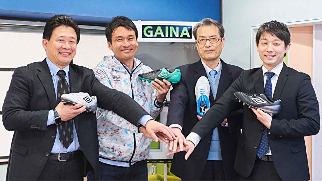 足裏革命 アンブロスパイクが人工芝の熱から足裏を守る Gaina 足裏革命 アンブロスパイクが人工芝の熱から足裏を守る Gaina