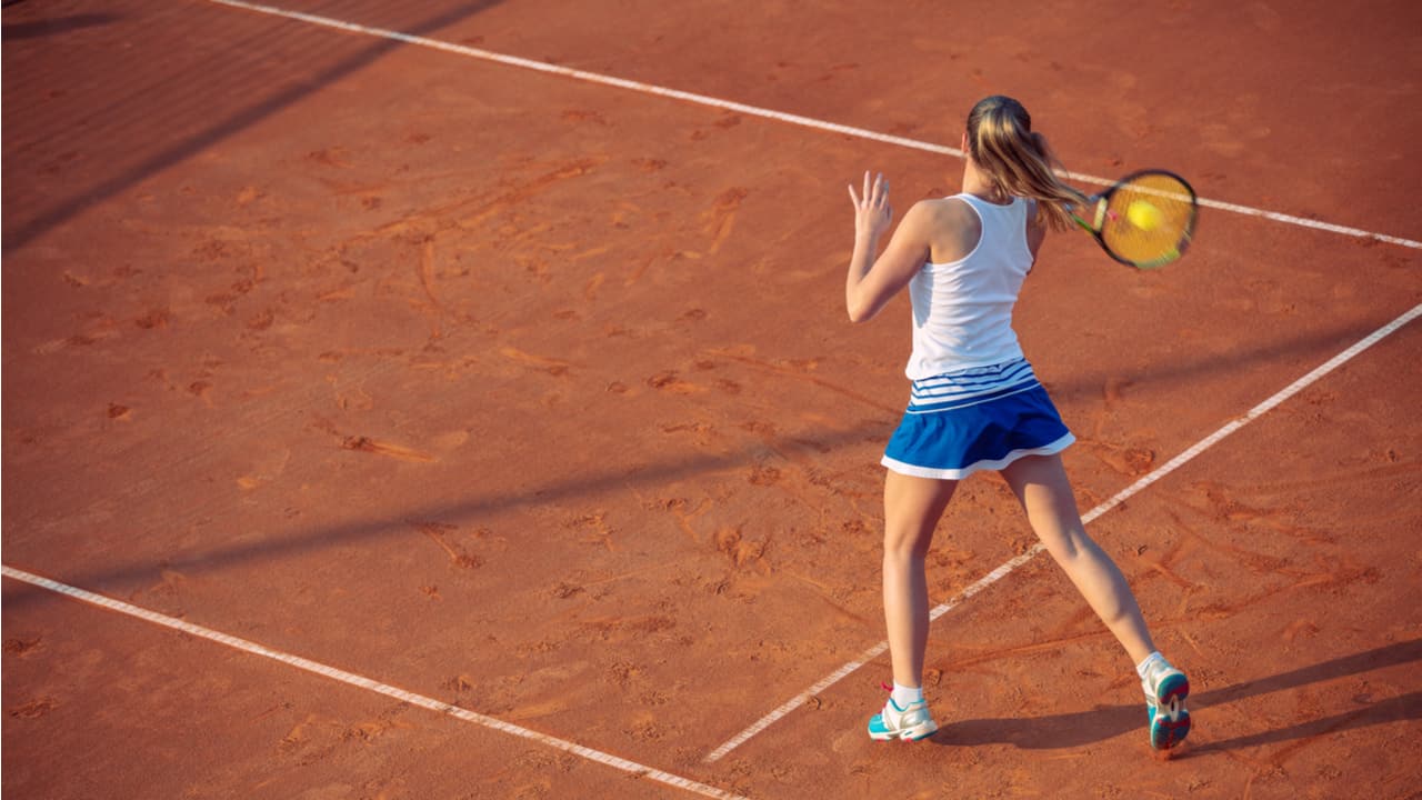 テニスのフォアハンドとは グリップの種類や打ち方 ストロークしやすいウェアの選び方 テニスのフォアハンドとは グリップの種類や打ち方 ストロークしやすいウェアの選び方