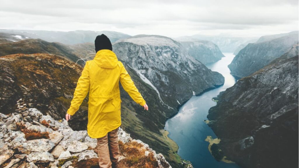 レディース用アウトドアウェアの選び方は 着こなしのポイントもチェック