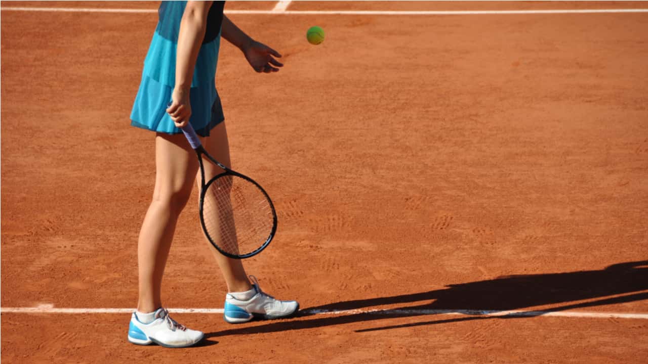 レディース用テニスシューズの人気ブランドや選び方について紹介