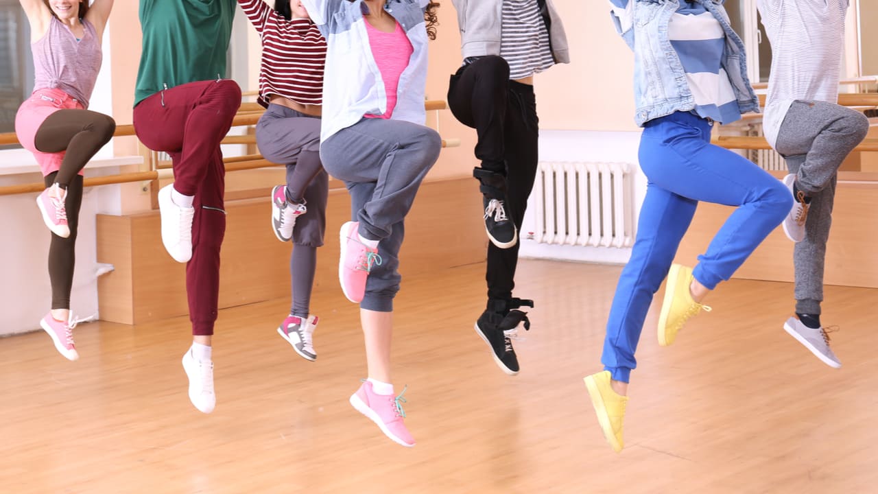 ダンス向きの服装やパンツの種類を紹介！人気コーデやおすすめブランド 