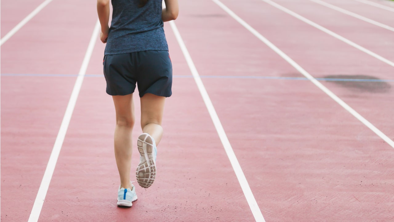 初心者向けにランニングシューズの選び方や走る際の注意点を解説
