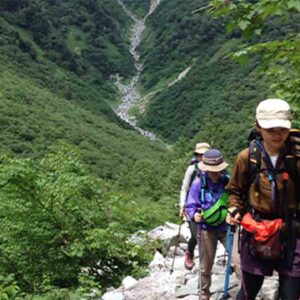 実は危険な「汗冷え」のメカニズムを知ろう登山で準備しておきたい、インナーでできる簡単な対策って?