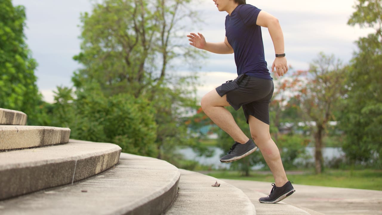 メンズランニングウェアの半袖シャツをおしゃれに着回すコツ