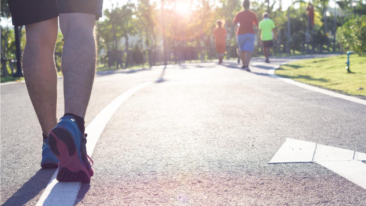 メンズウォーキングウェアのおすすめ夏コーデ ウェアを着こなすポイント