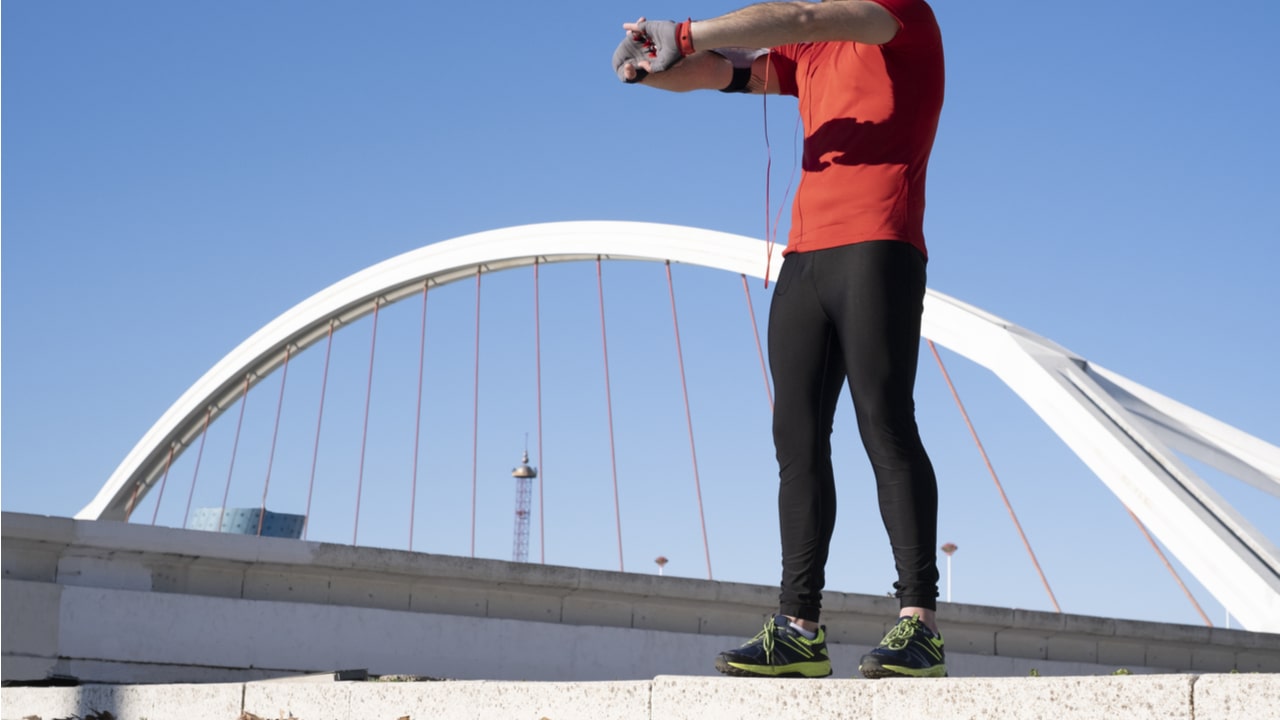 細身のメンズランニングウェアを選ぶコツを紹介 おすすめのコーディネートとは 細身のメンズランニングウェアを選ぶコツを紹介 おすすめのコーディネートとは