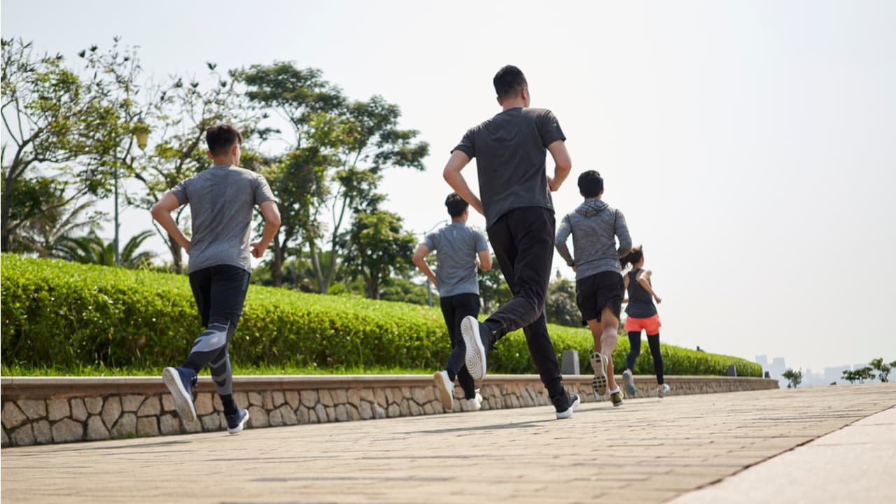 メンズランニングウェアの半袖シャツをおしゃれに着回すコツ