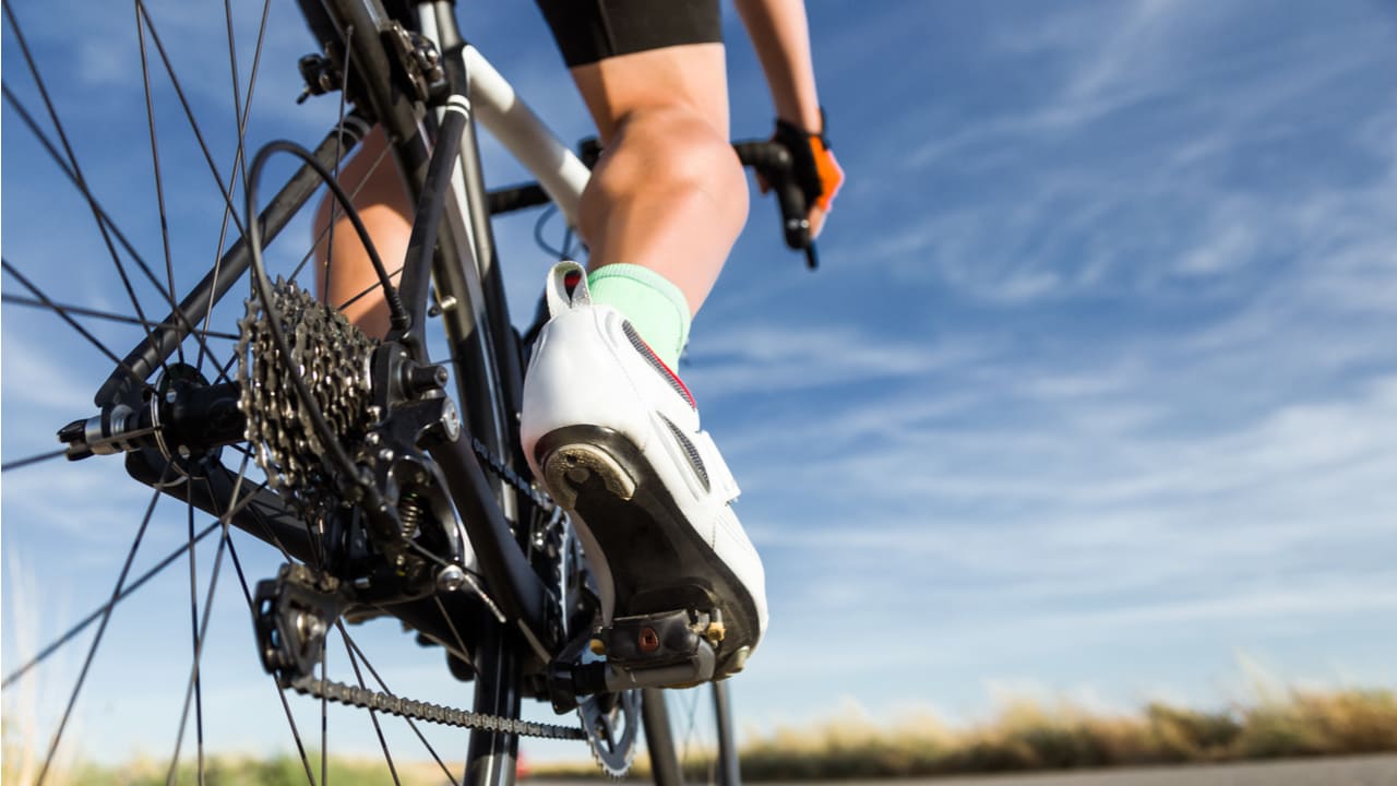 夏のサイクリングに適した服装を紹介 サイクルウェアや小物がそろうおすすめブランドも 夏のサイクリングに適した服装を紹介 サイクルウェアや小物がそろうおすすめブランドも