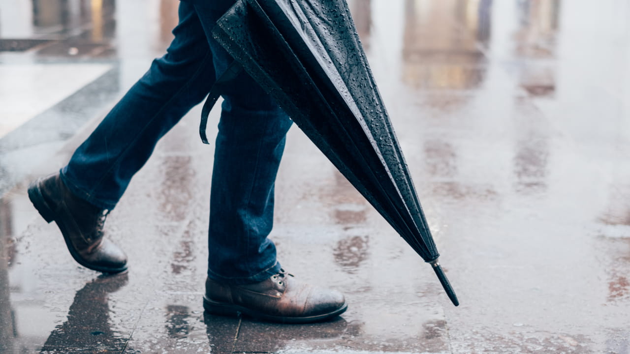 雨の日に履く靴選びの悩みを解決 おすすめブランドを紹介