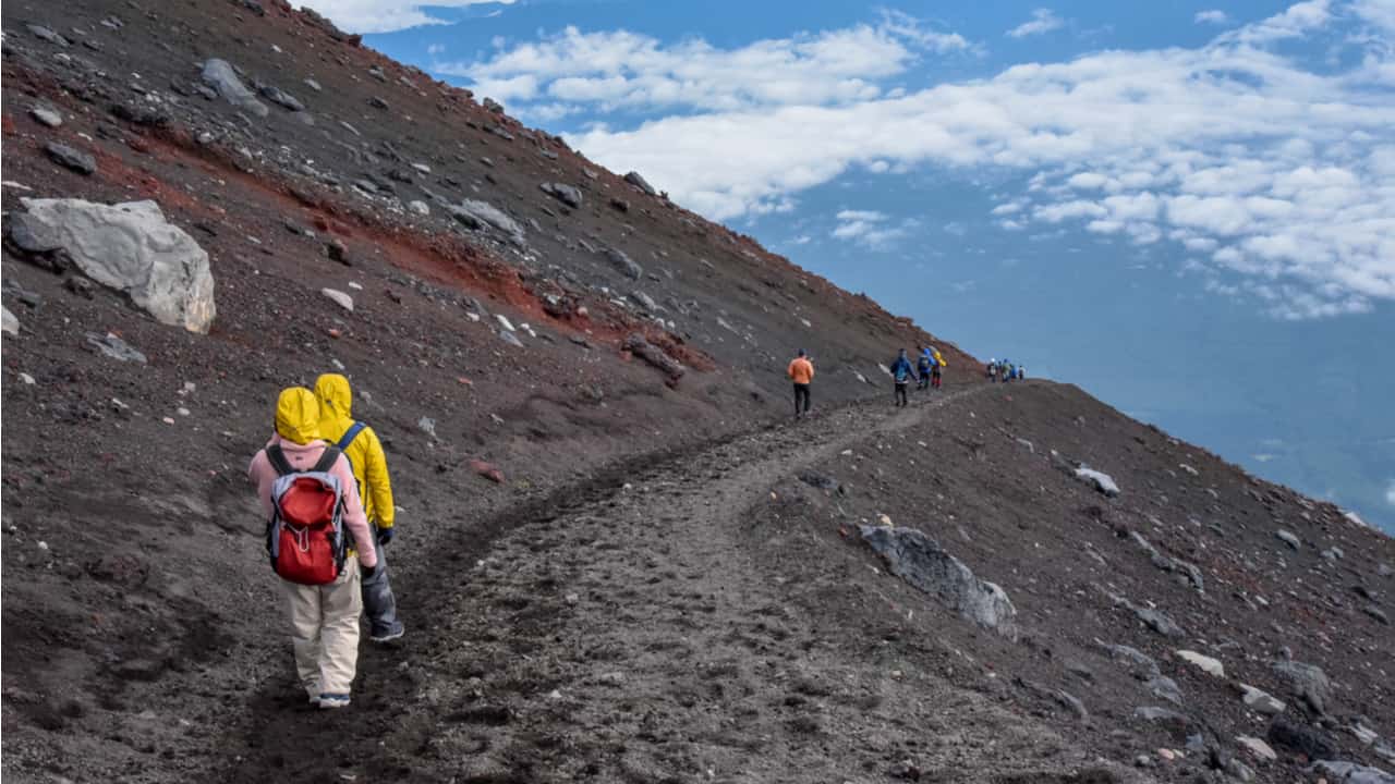 富士登山の基本情報 必要なウェアやあると便利な小物について 富士登山の基本情報 必要なウェアやあると便利な小物について