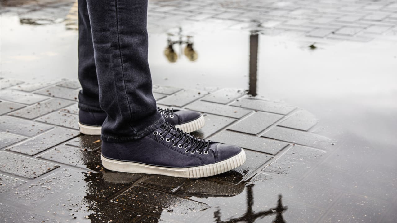 雨の日に履く靴選びの悩みを解決 おすすめレインシューズを紹介