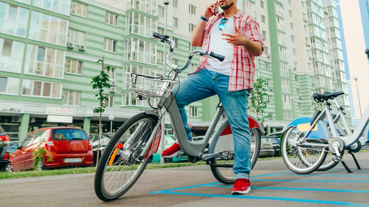 メンズ半袖シャツのコーディネート方法を紹介 着こなしのポイントは